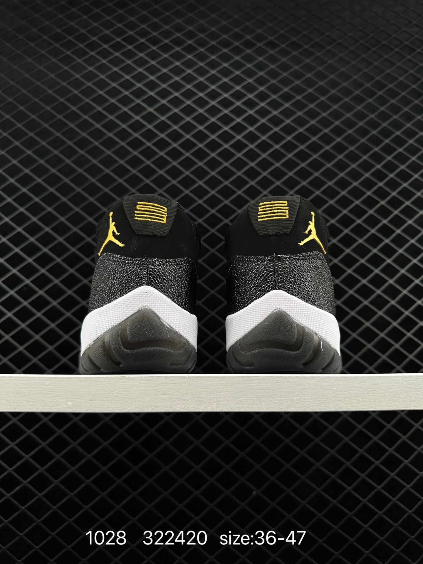 Nike Air Jordan 11 Retro Low LE